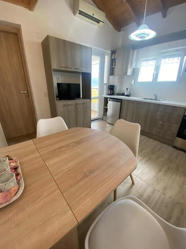 Theo Apartment ماراثياس المظهر الخارجي الصورة